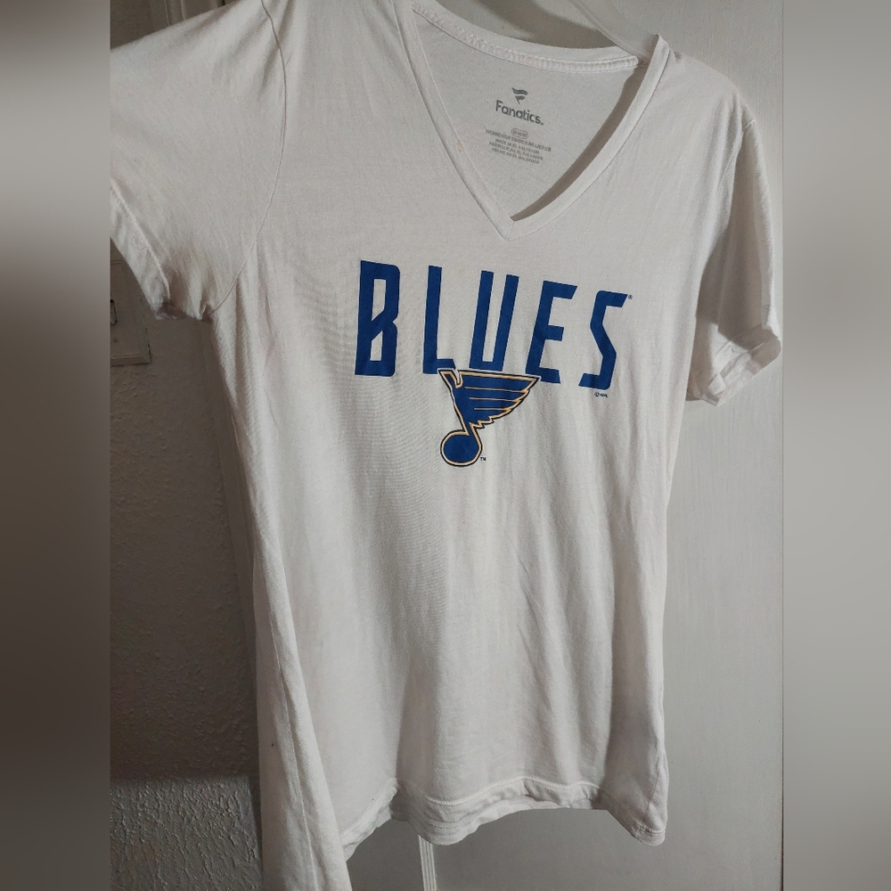 White Blues V Neck Hockey Fanatics T Shirt Size Medium Women's Sports St. Louis